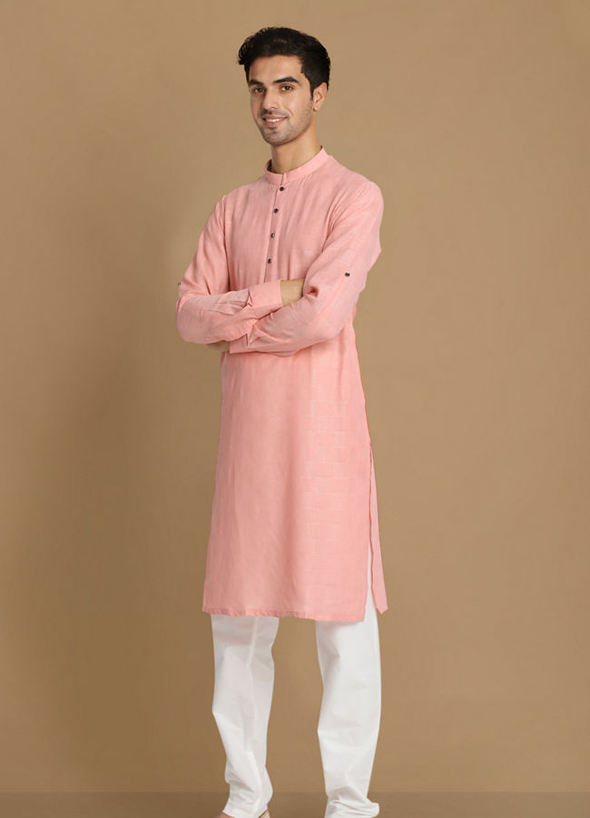 alt message - Manyavar Men Salmon Pink Self Chequered Kurta image number 1