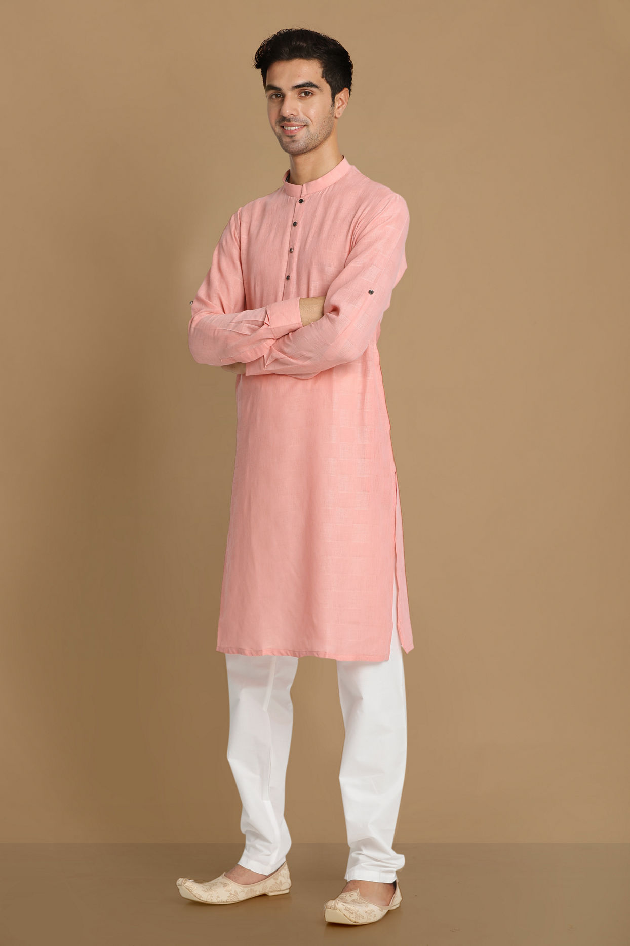 alt message - Manyavar Men Salmon Pink Self Chequered Kurta image number 1