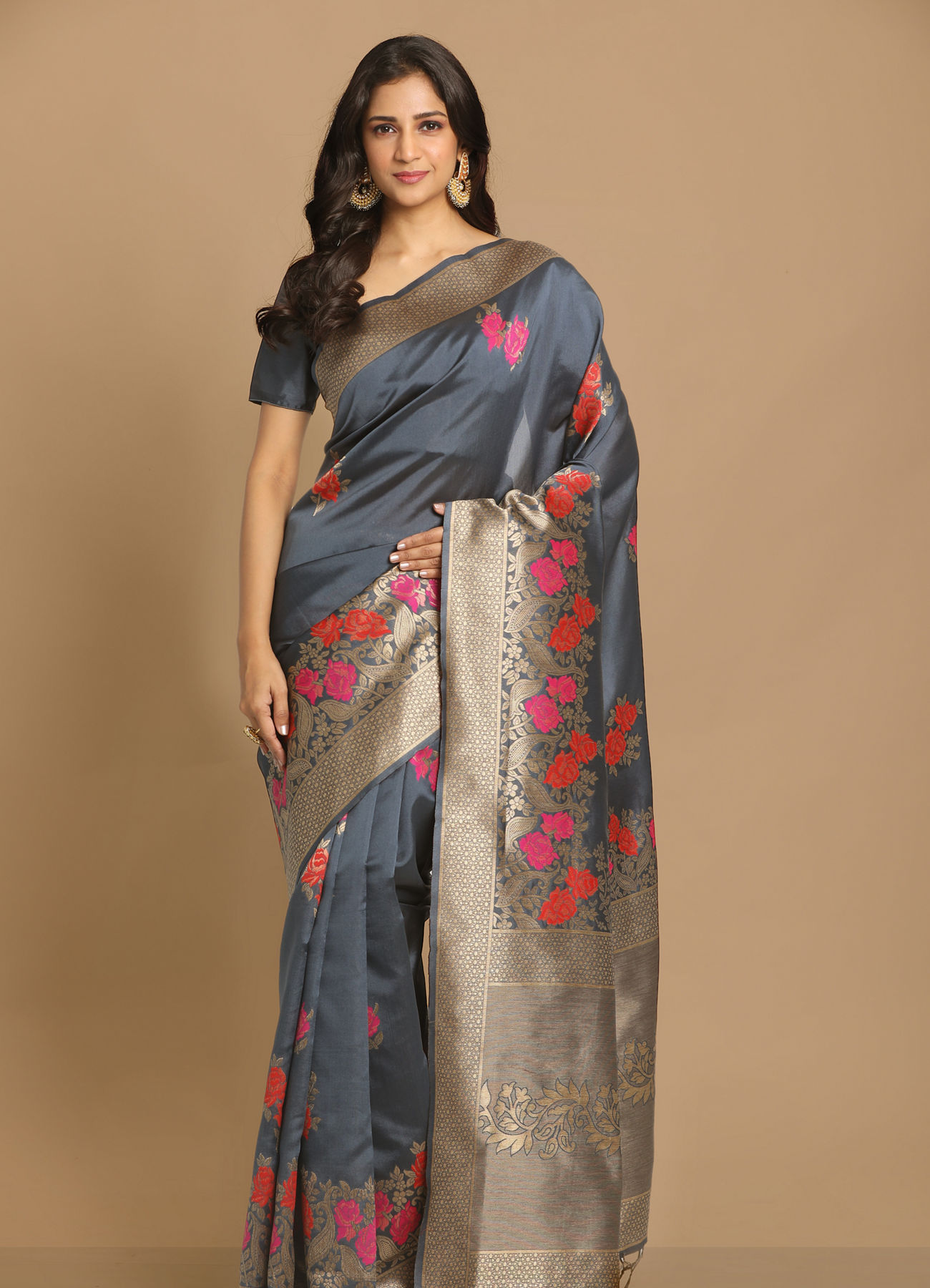 Mohey Women Graceful Grey Weaved Saree