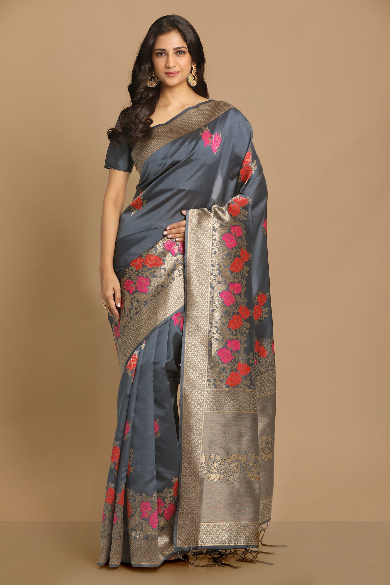 Mohey Women Graceful Grey Weaved Saree