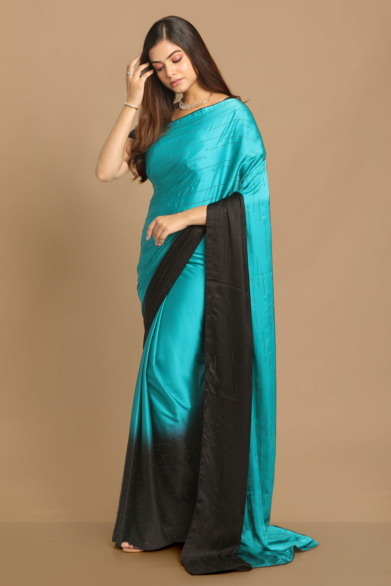 alt message - Mohey Women Light Blue And Black Combination Saree image number 0