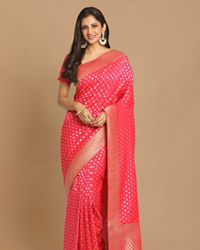 Mohey Women Enchanting Rani Pink Saree