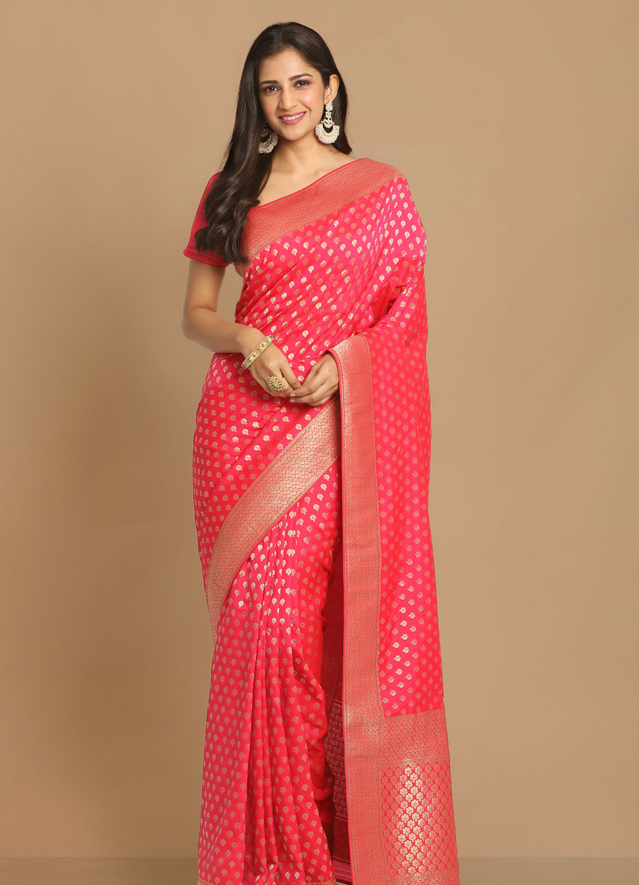 Mohey Women Enchanting Rani Pink Saree