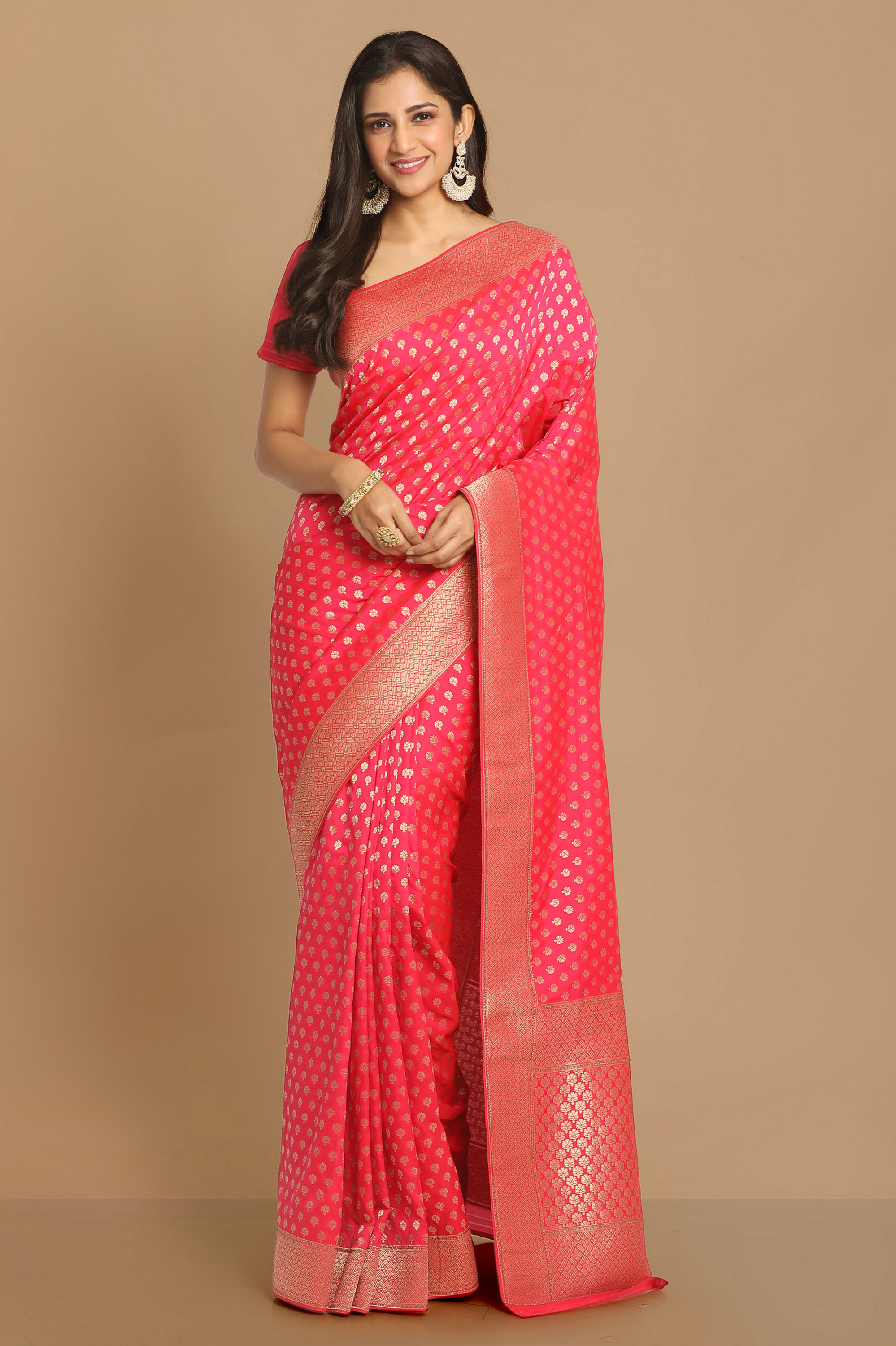 Mohey Women Enchanting Rani Pink Saree