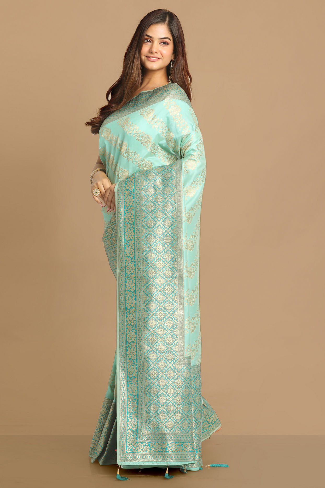 Mohey Women Enchanting Blue Designer Saree