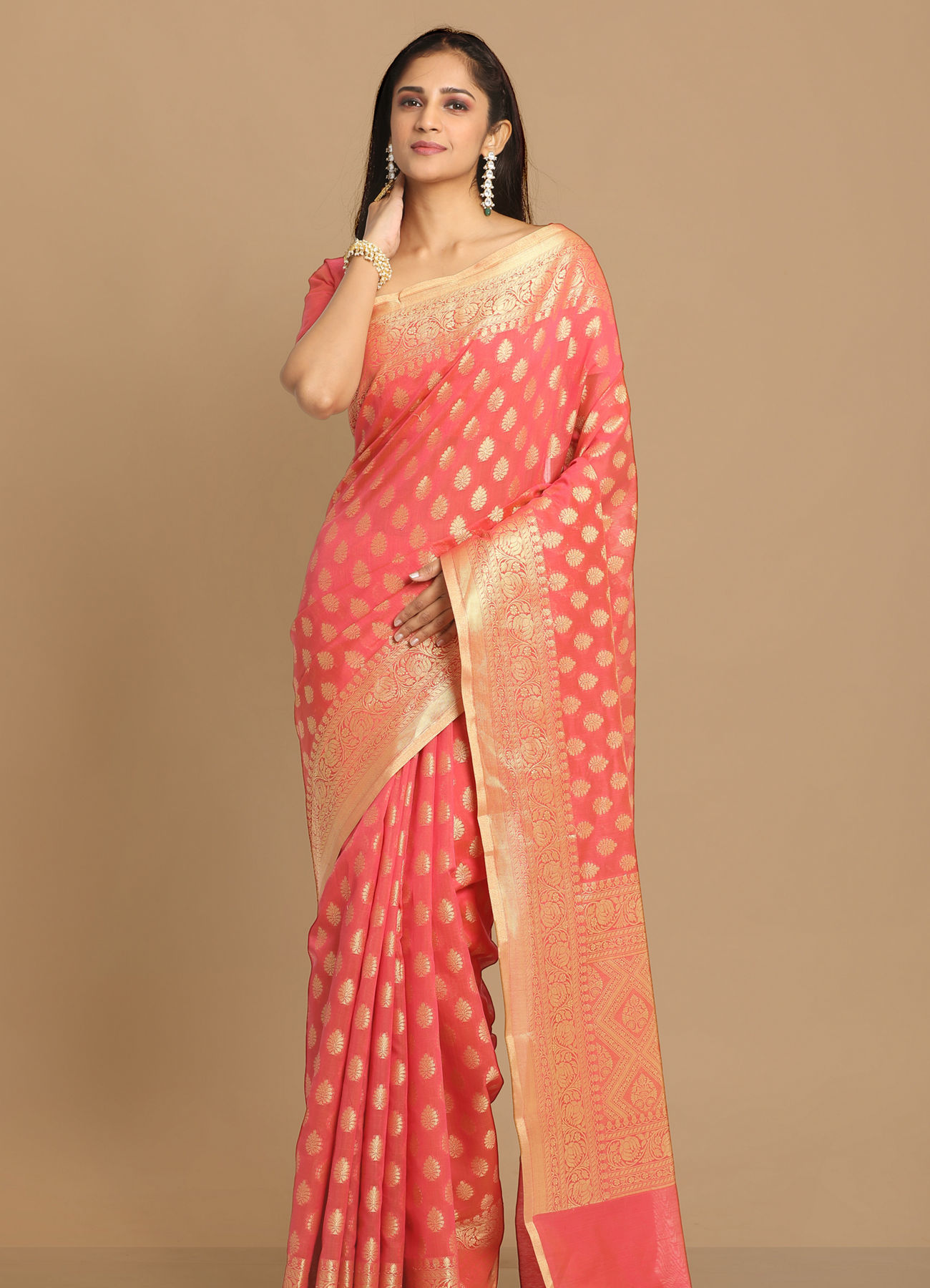 Mohey Women Pink Weaved Saree