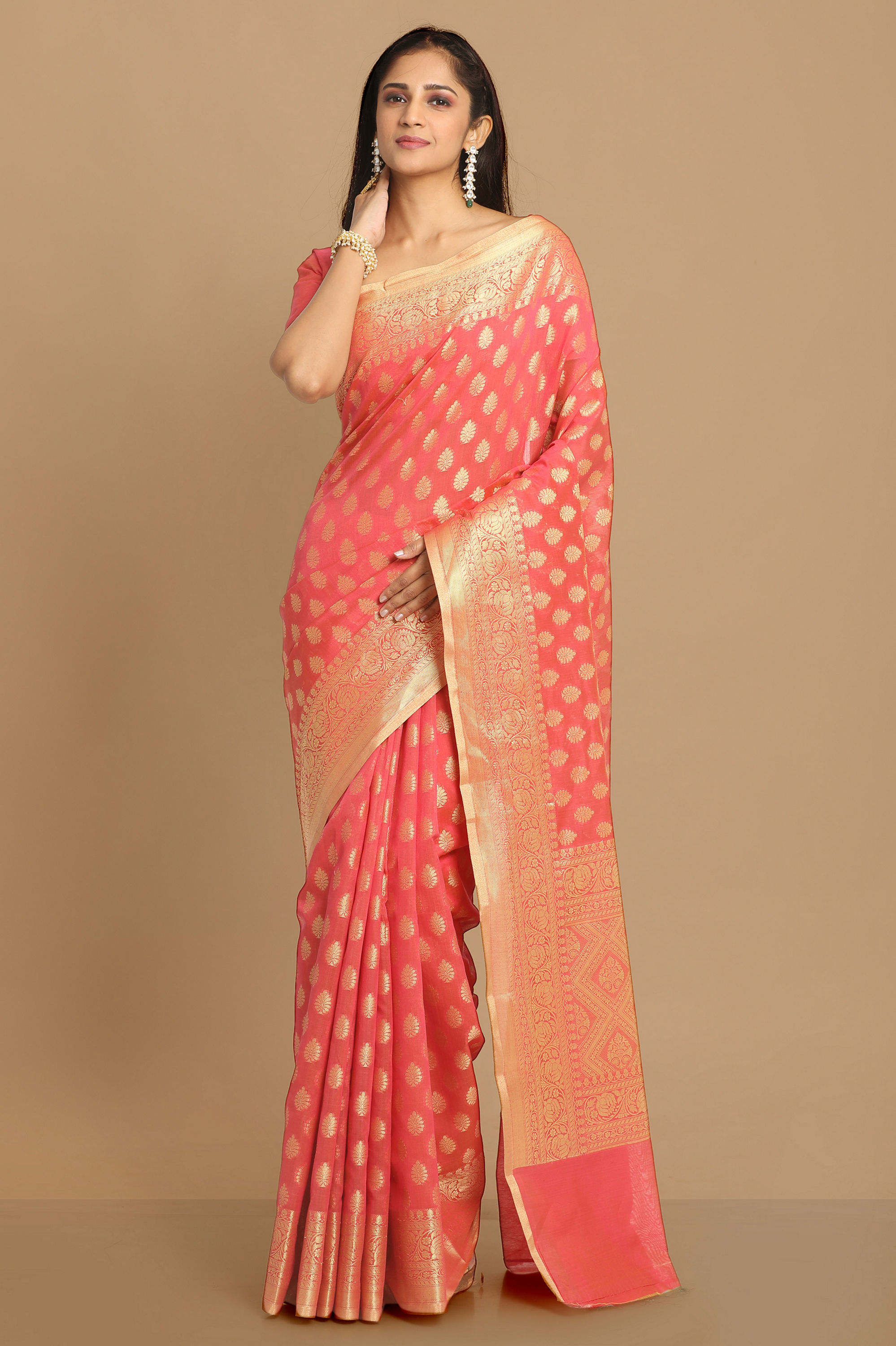 Mohey Women Pink Weaved Saree