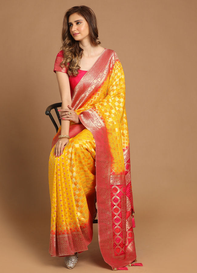 Mohey Women Vibrant Mustard Yellow Saree