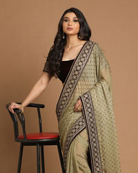 Mohey Women Enchanting Chiffon Pista Saree