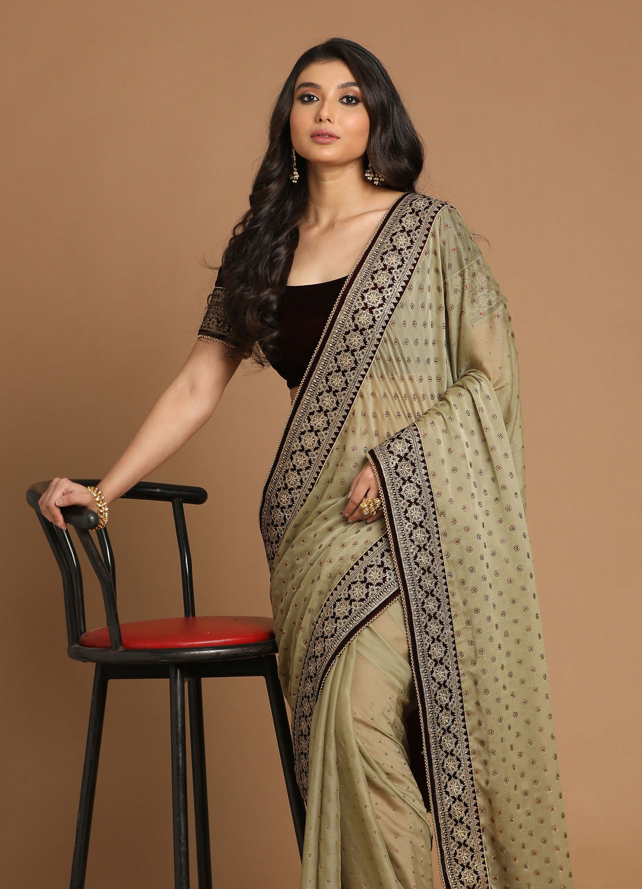 Mohey Women Enchanting Chiffon Pista Saree