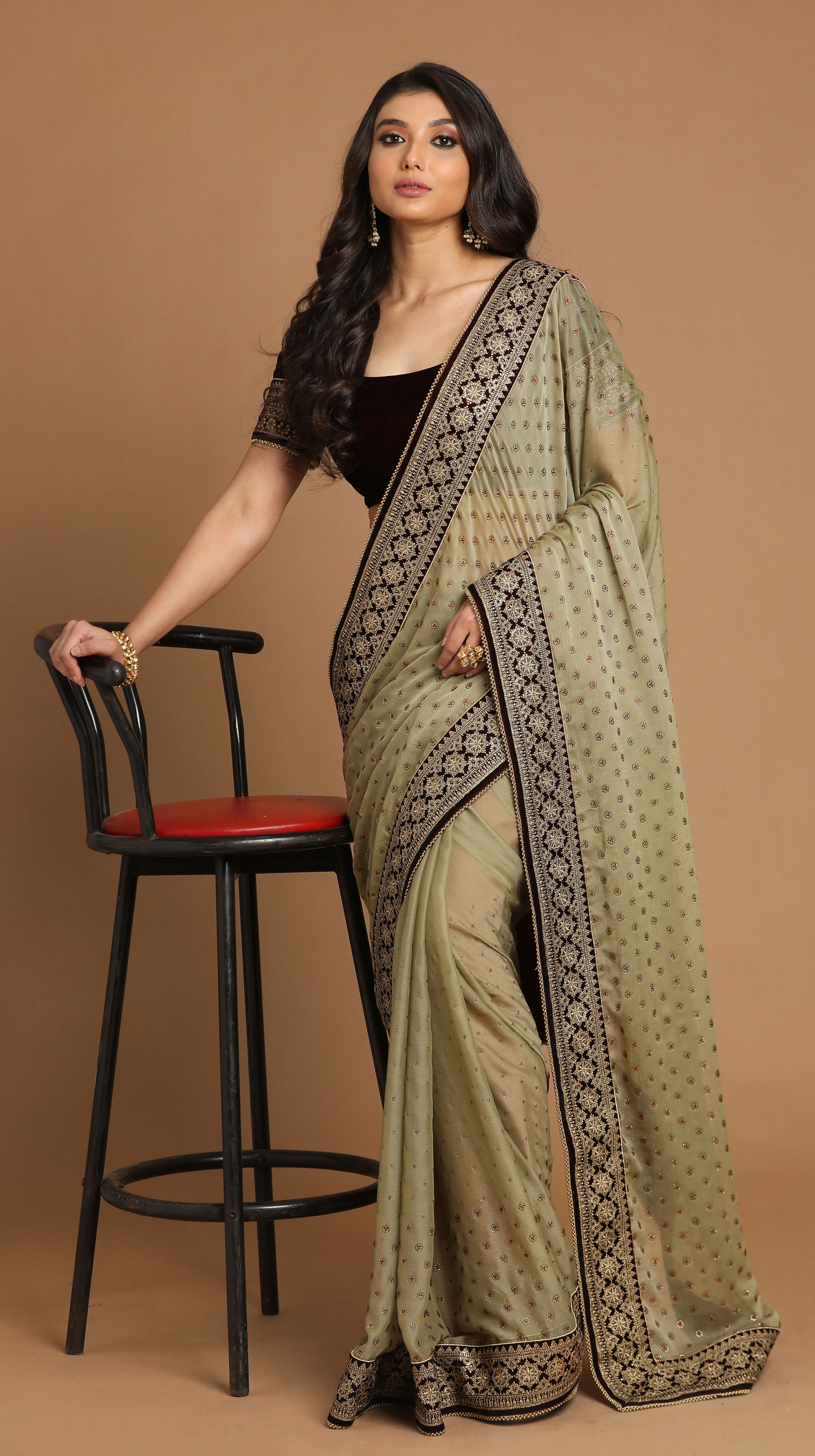 Mohey Women Enchanting Chiffon Pista Saree