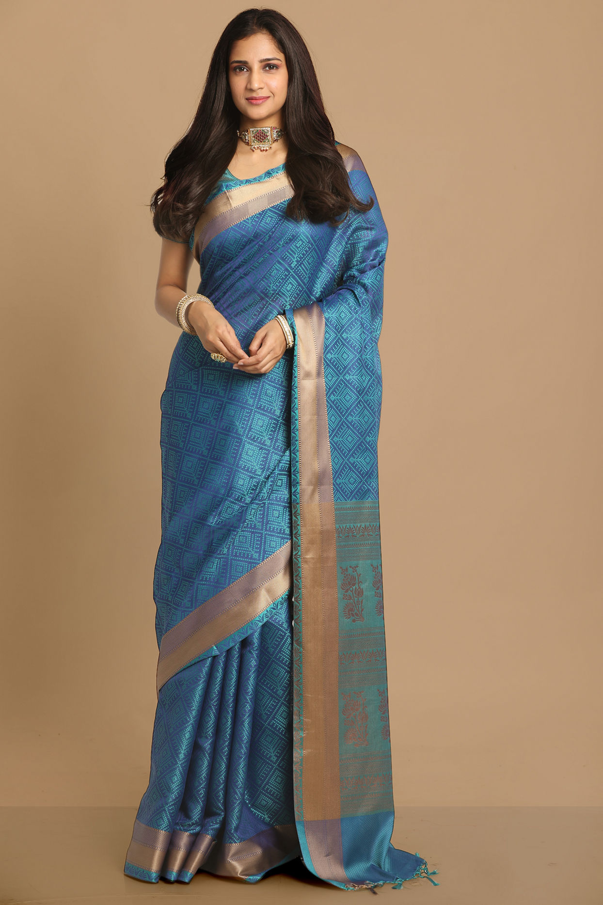 alt message - Mohey Women Glamorous Blue Designer Saree image number 0