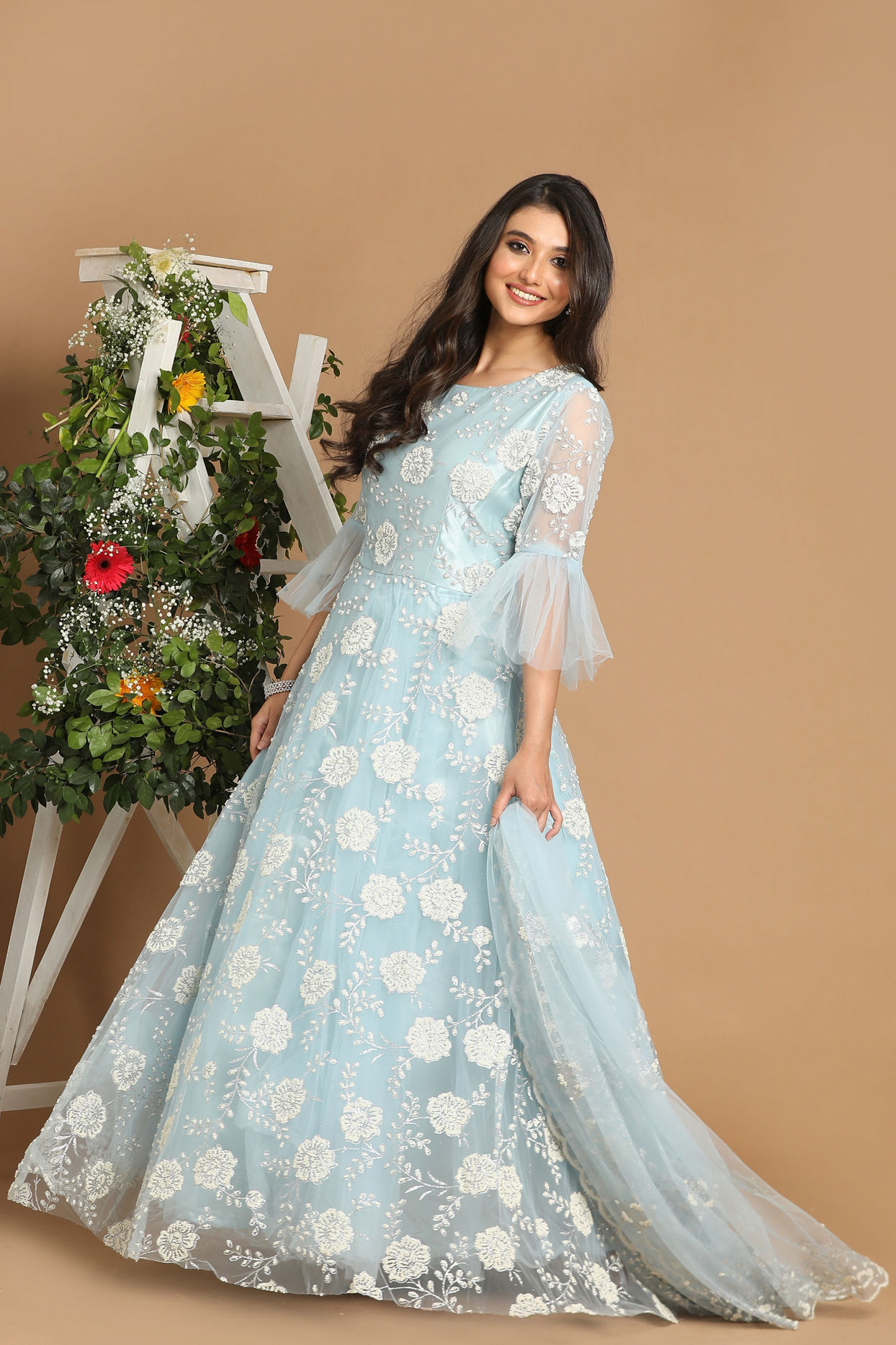 alt message - Mohey Women Light Blue Net Gown image number 2