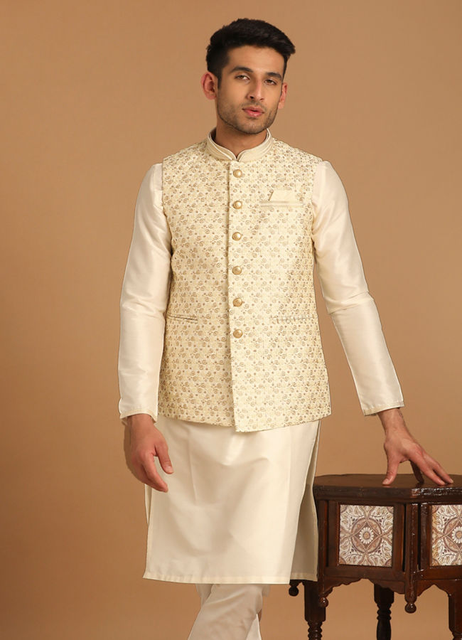 alt message - Manyavar Men Off White Embellished Festive Kurta Jacket Set image number 1