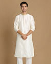 alt message - Manyavar Men Off White Plain Kurta Set image number 1