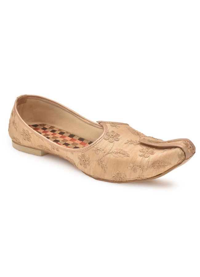 Buy Elegant Biscuit Juti Online in the USA @Manyavar - Footwear for Men