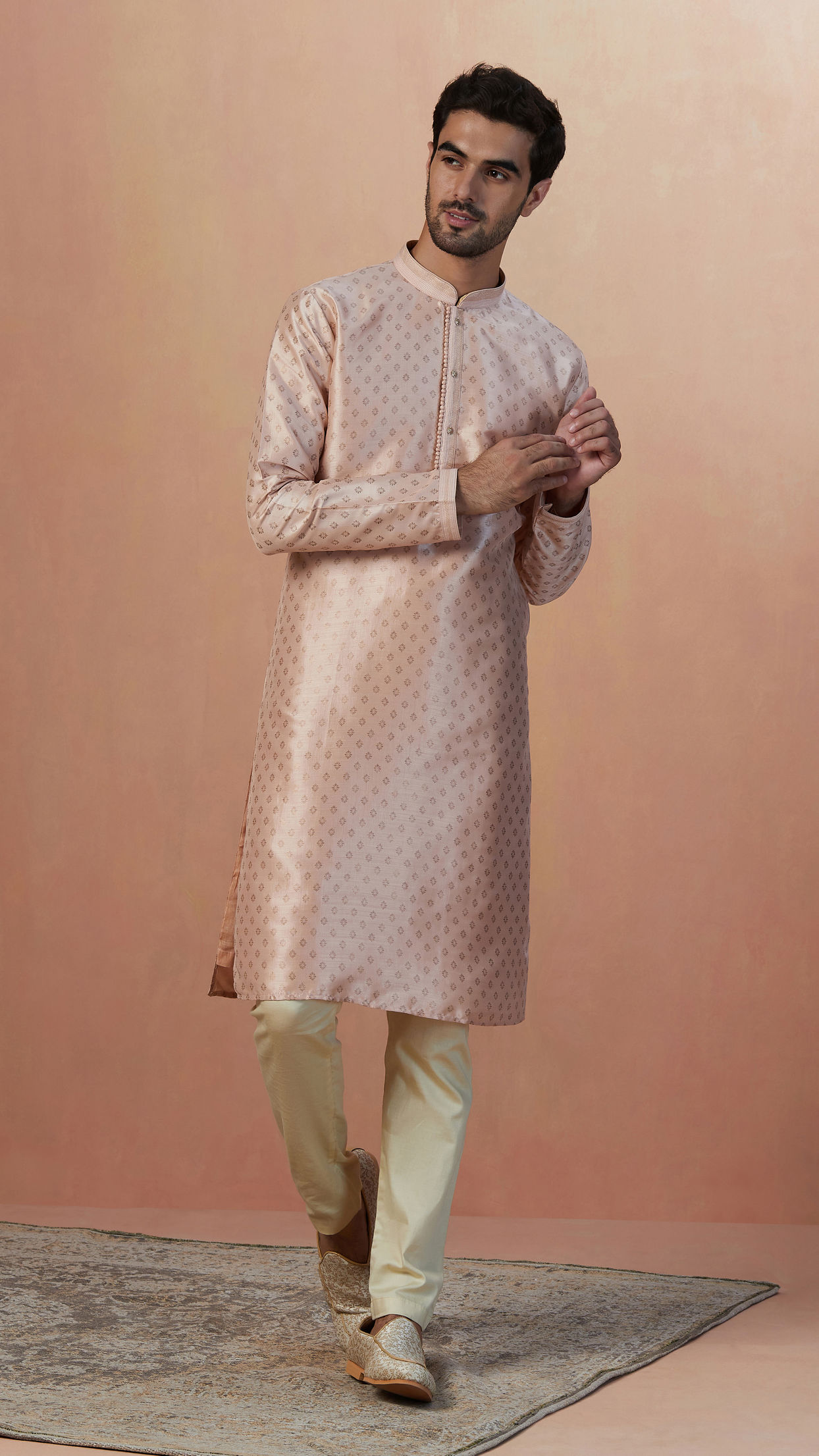 alt message - Manyavar Men Faded Pink Foil Print Kurta Pajama image number 1