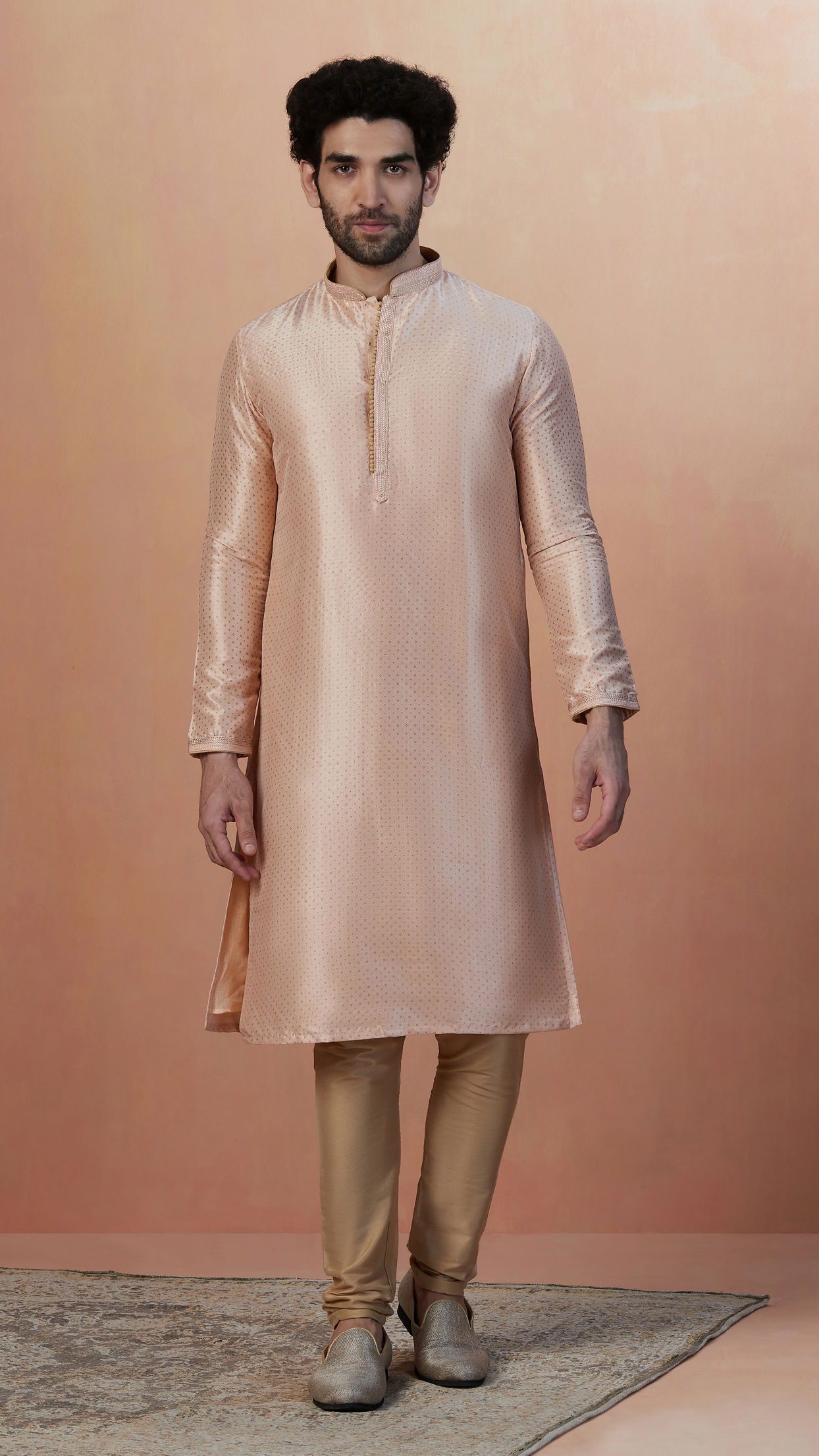 alt message - Manyavar Men Light Pink Booti Print Kurta Pajama image number 1