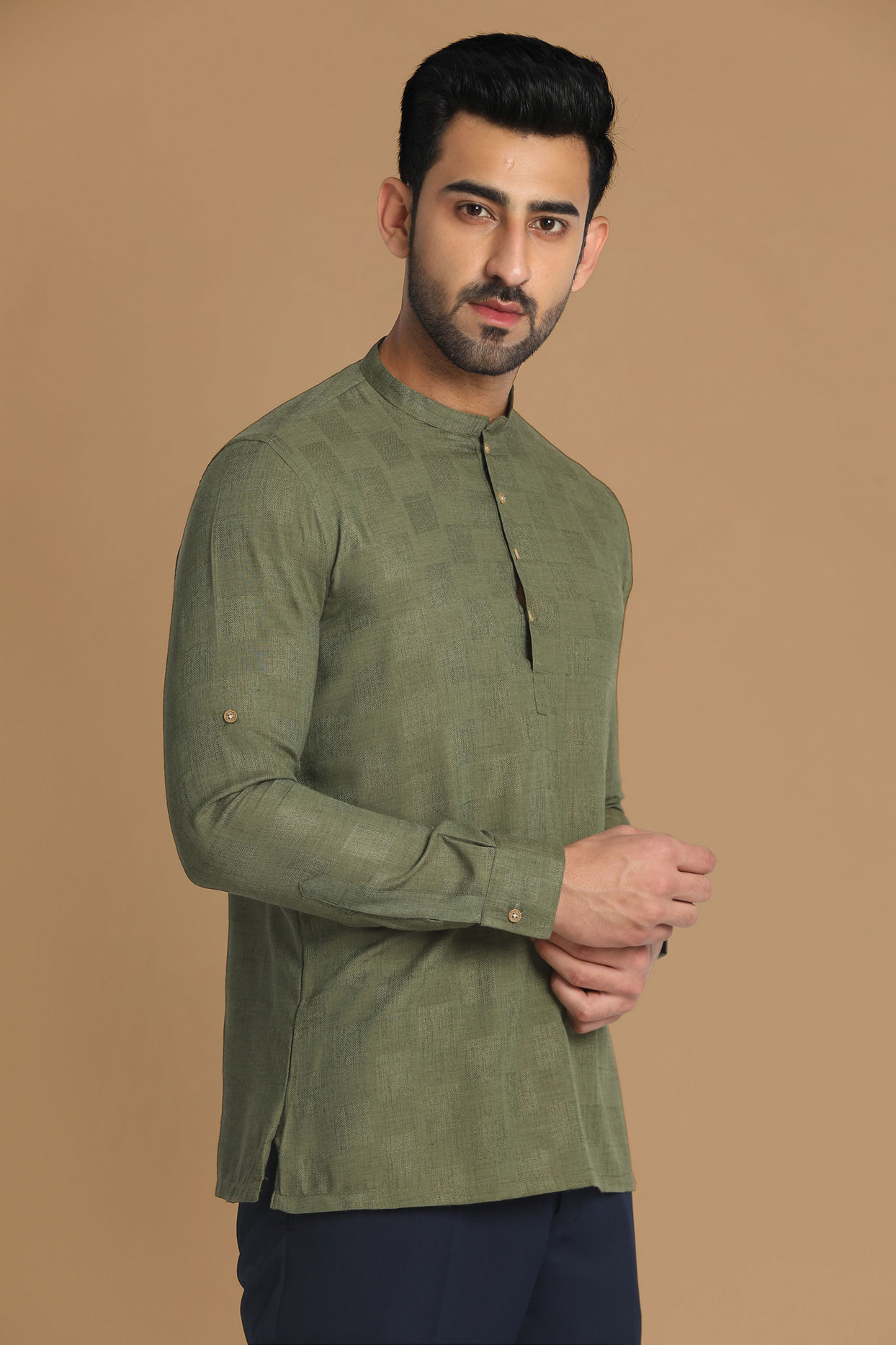 alt message - Manyavar Men Textured Green Kurta image number 0