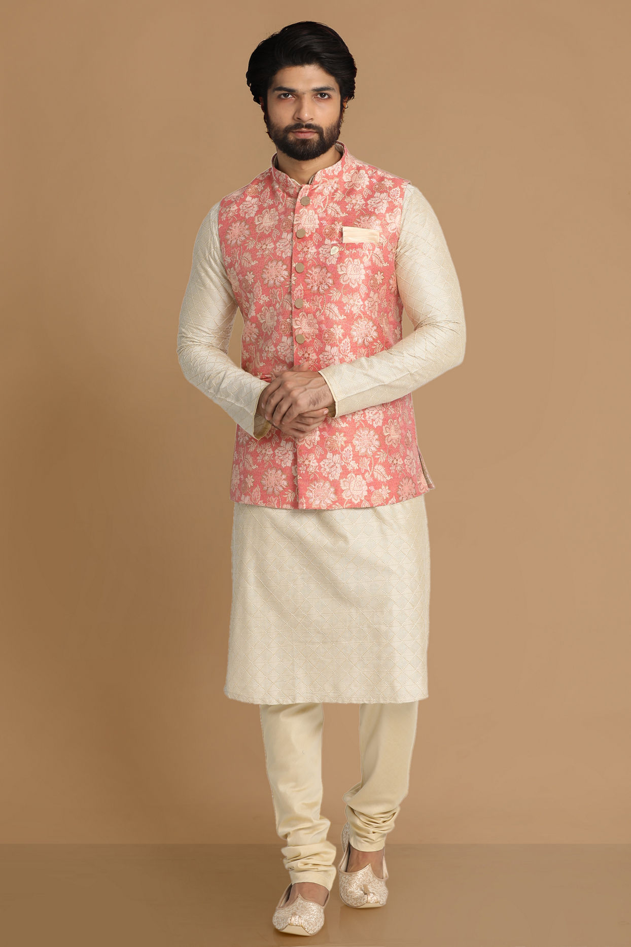 alt message - Manyavar Men Elegant Gajaree Jacket image number 1