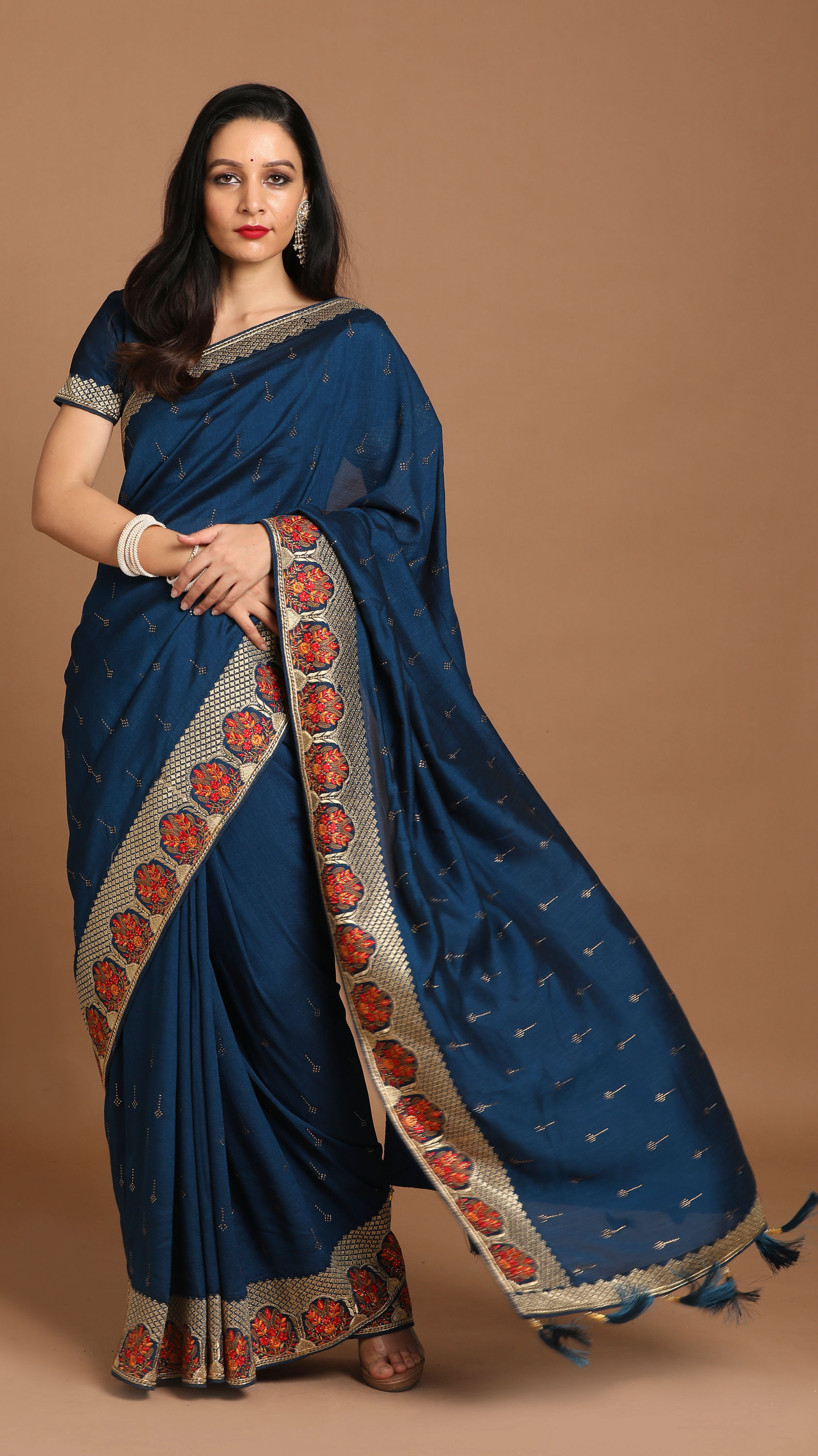 Mohey Women Georgeous Blus Saree
