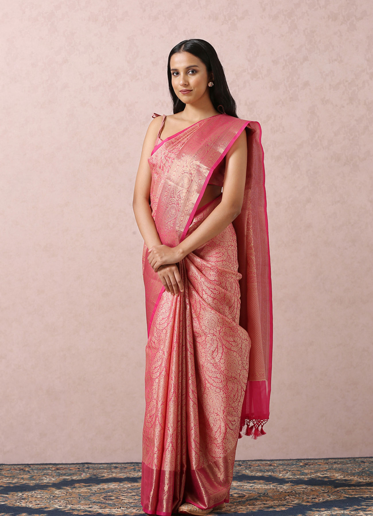 Mohey Women Pink Zari Weaved Saree