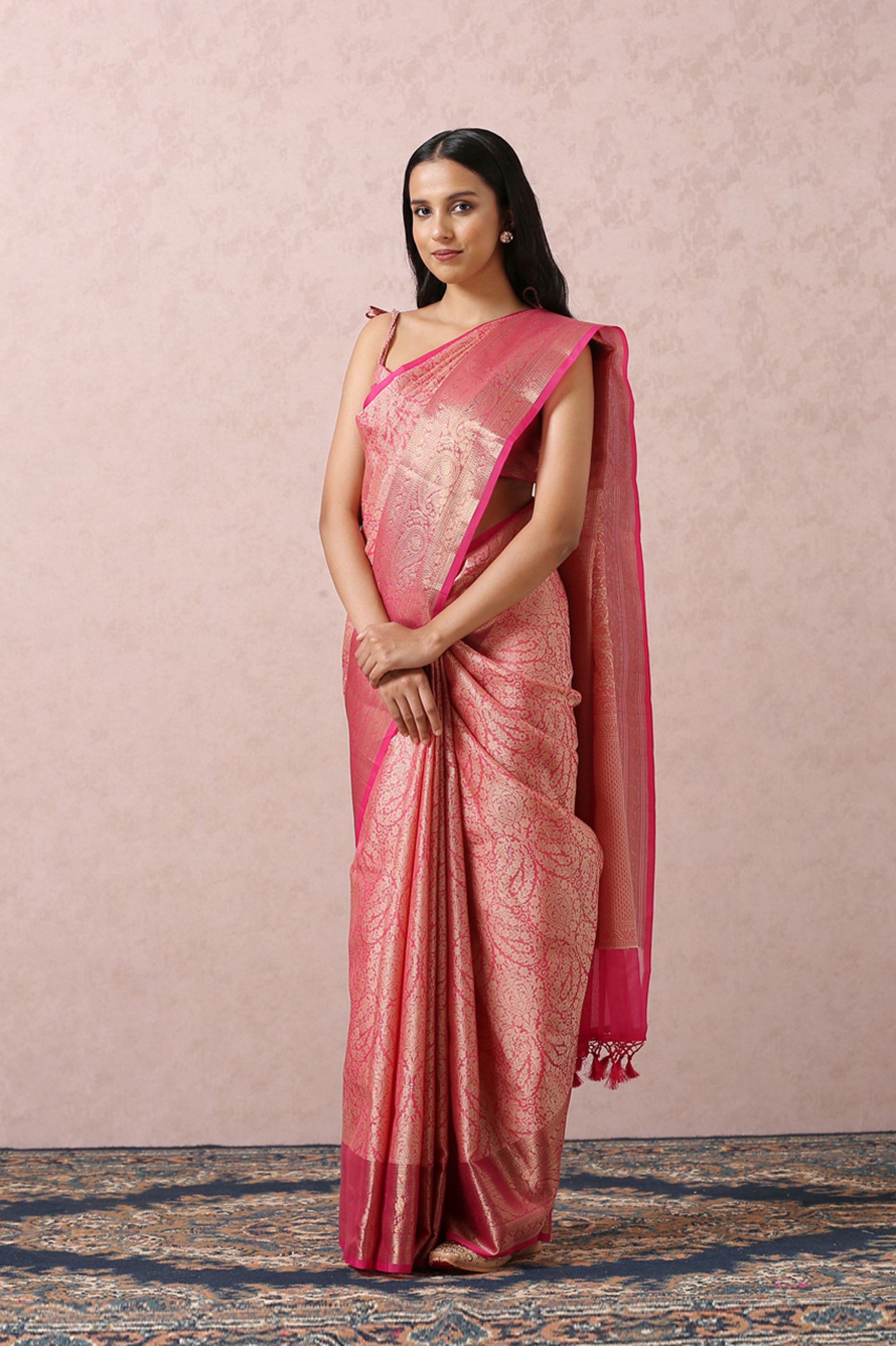 Mohey Women Pink Zari Weaved Saree