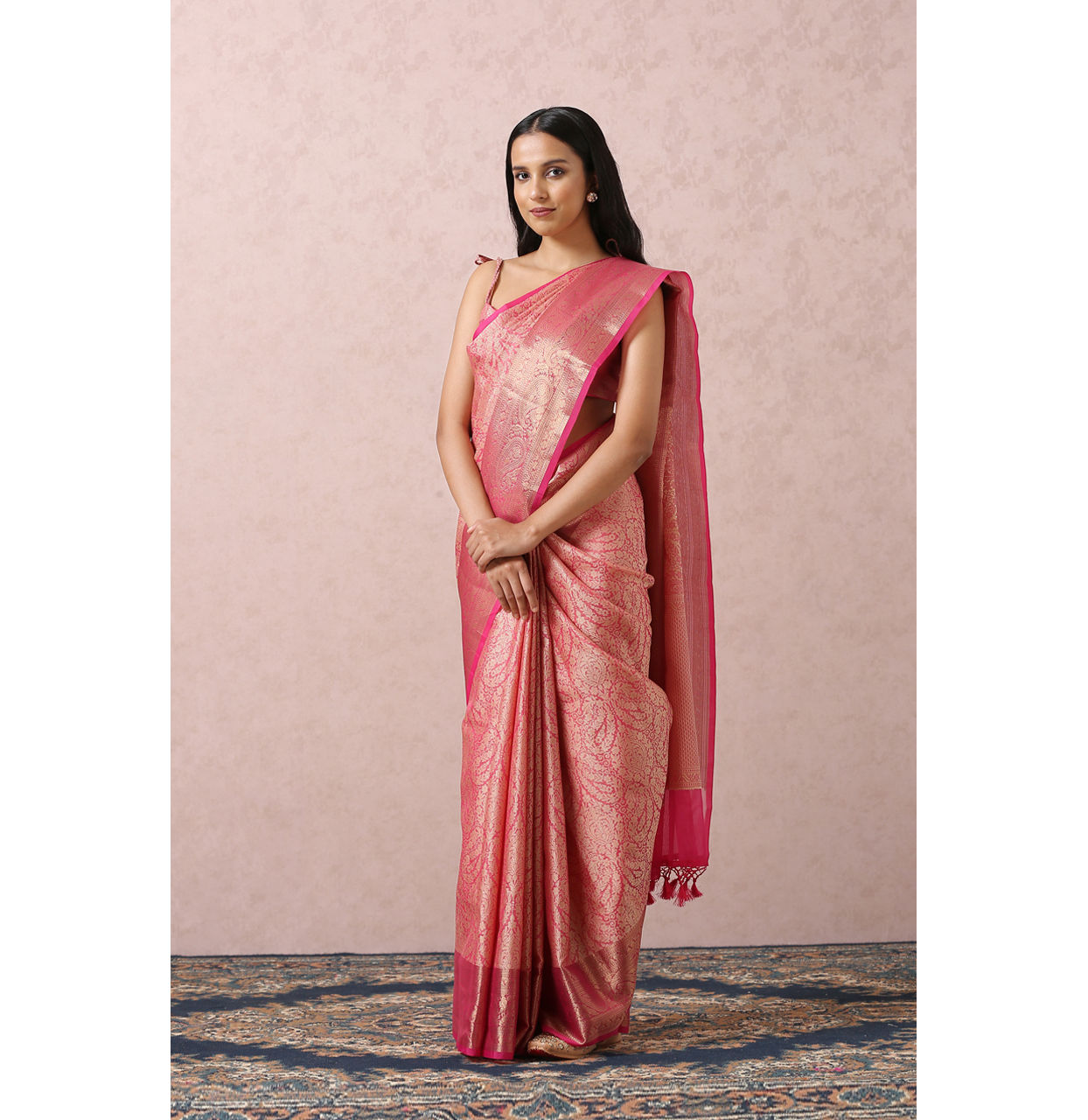Mohey Women Pink Zari Weaved Saree