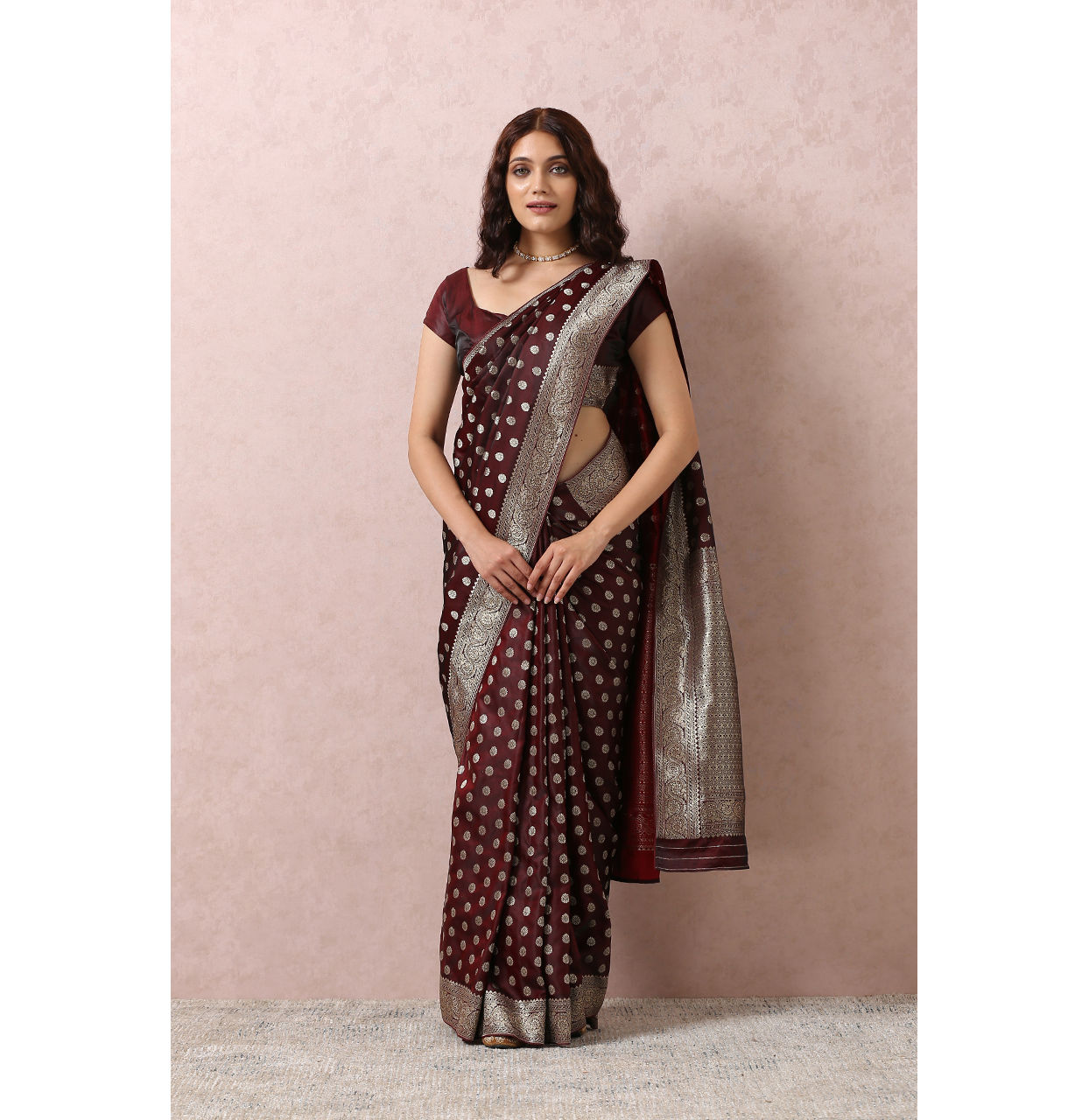 alt message - Mohey Women Maroon Art Silk Saree With Golden Motifs image number 0