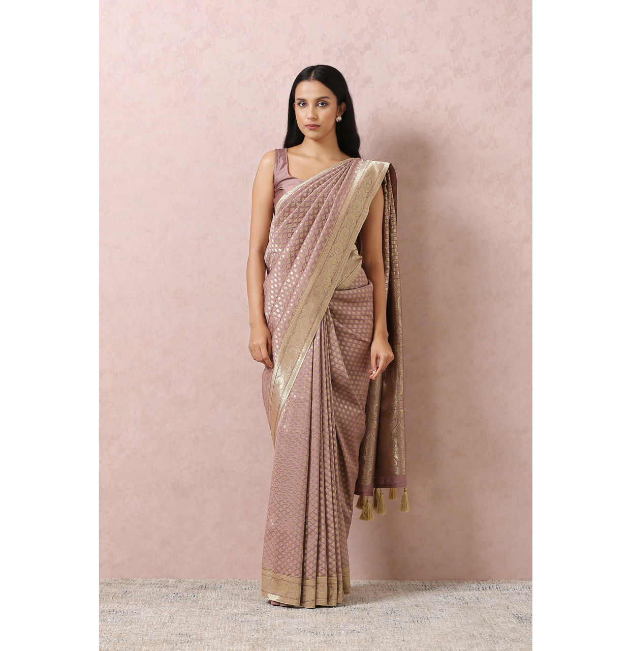 Mohey Women Purple Saree With Golden Motifs