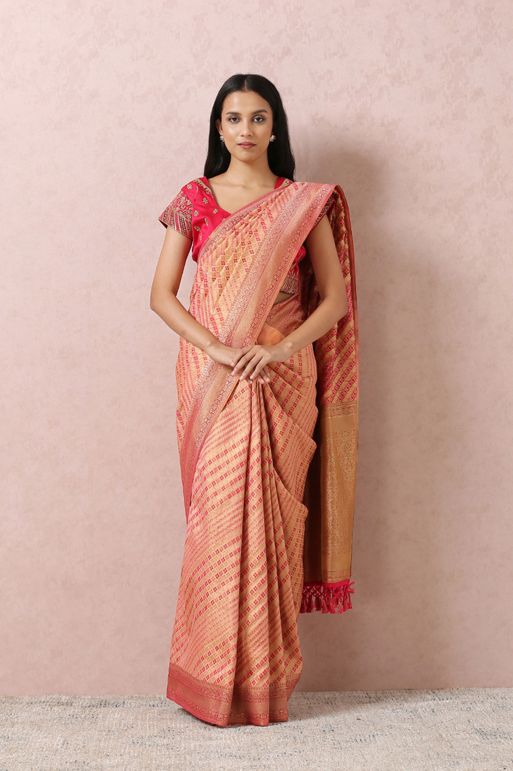 Mohey Women Pink Art Silk Saree