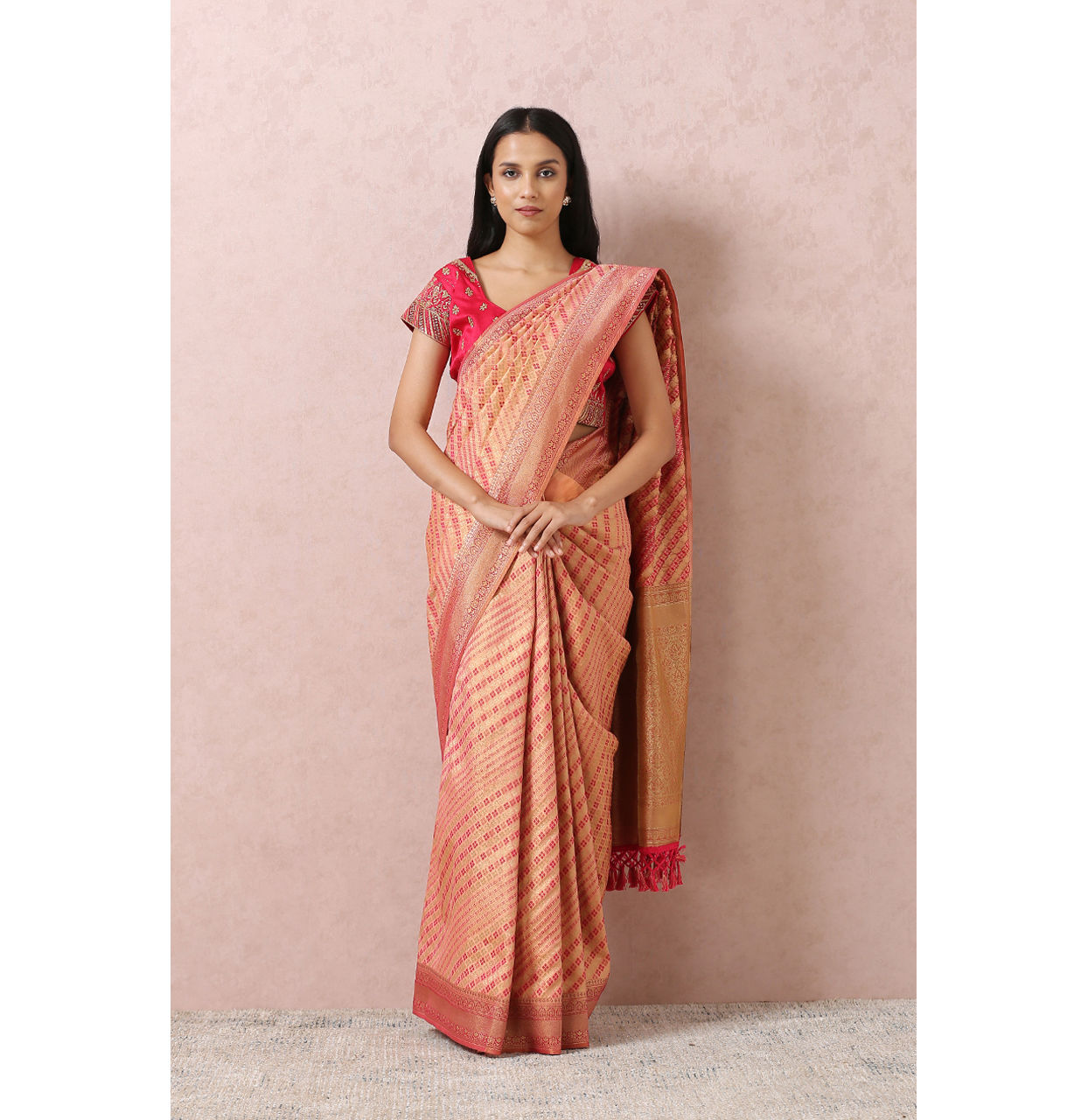 Mohey Women Pink Zari Saree