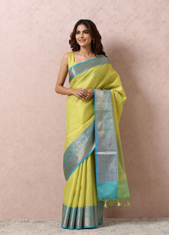 Mohey Women Green Printed Saree