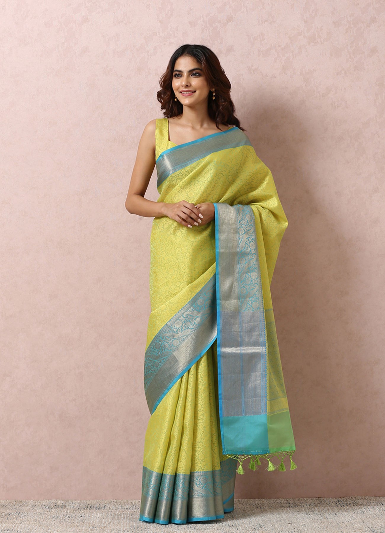 Mohey Women Green Printed Saree