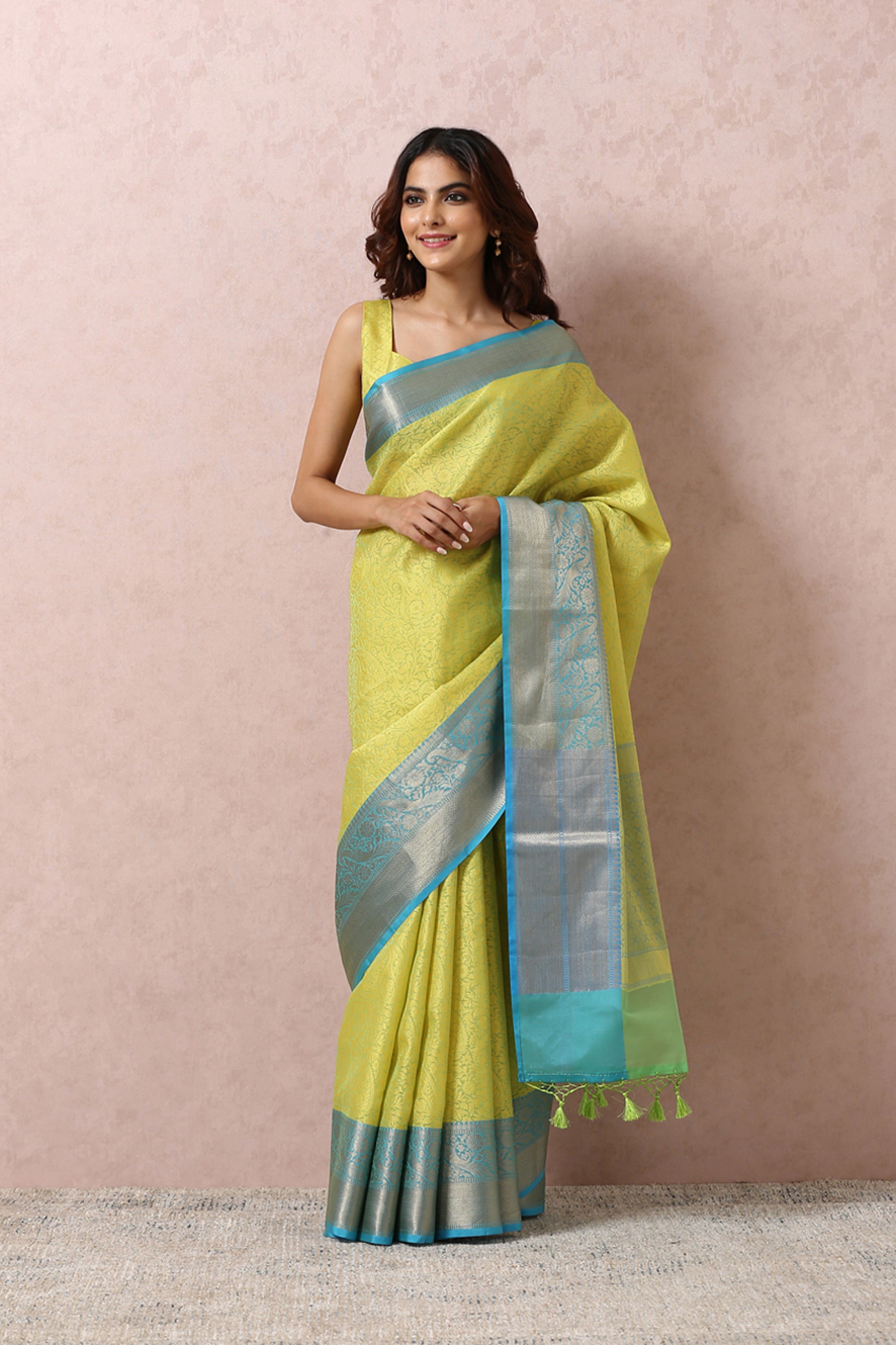 Mohey Women Green Printed Saree