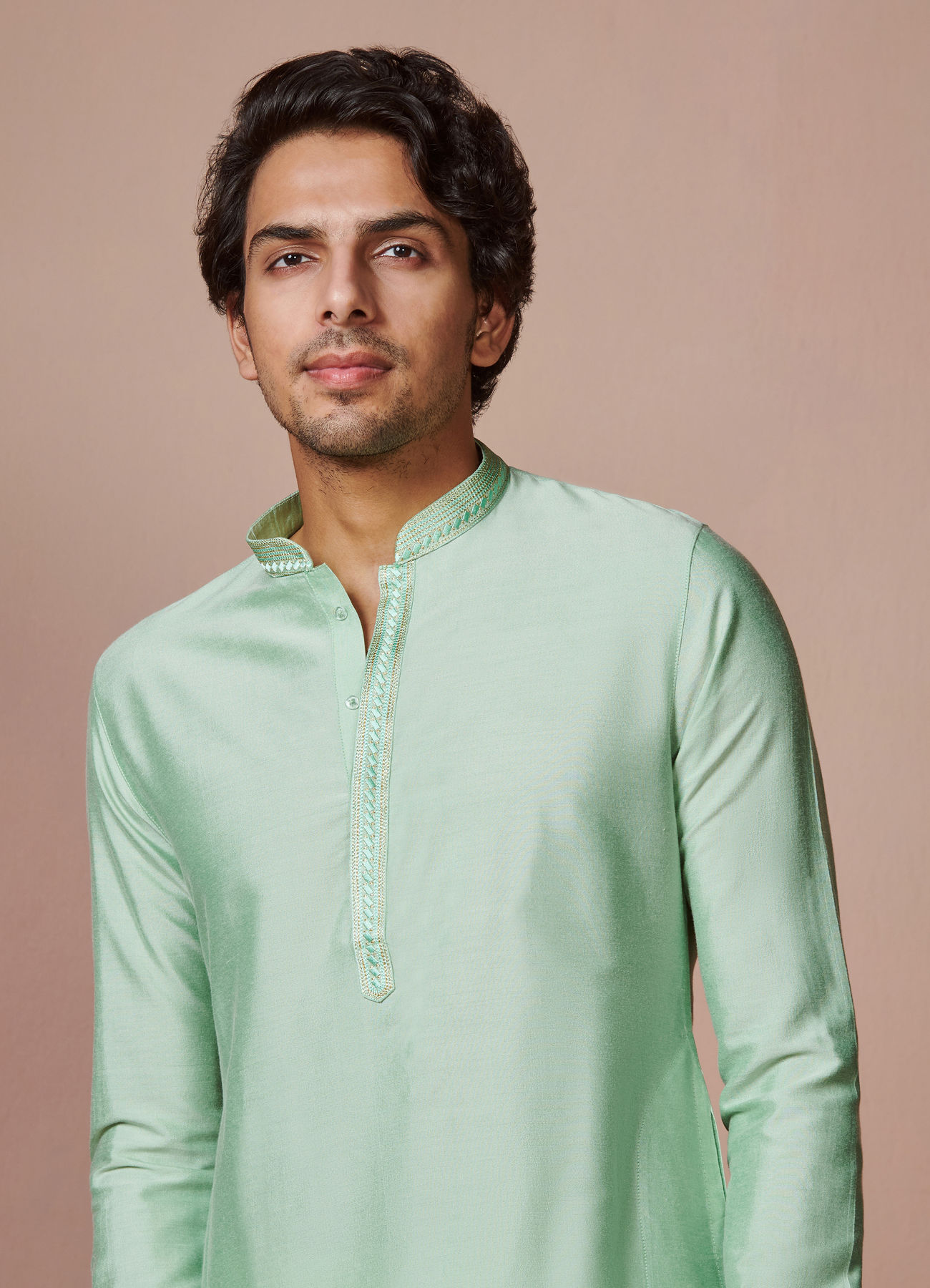 Manyavar Men Plain Green Kurta With Embroidered Collar