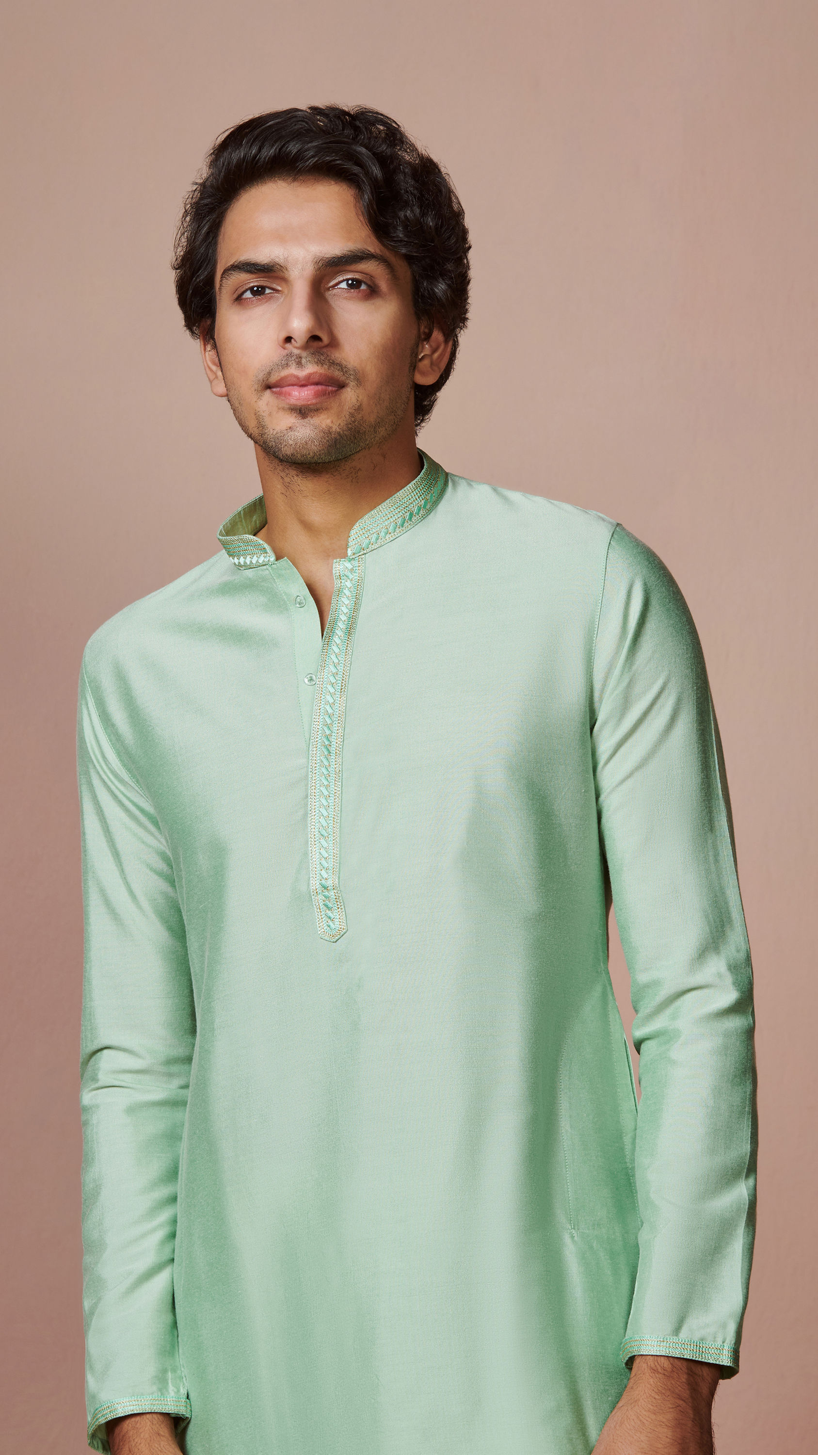 Manyavar Men Plain Green Kurta With Embroidered Collar
