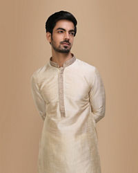 Manyavar Men Pista Plain Kurta Set With Contrast Collar And Placket