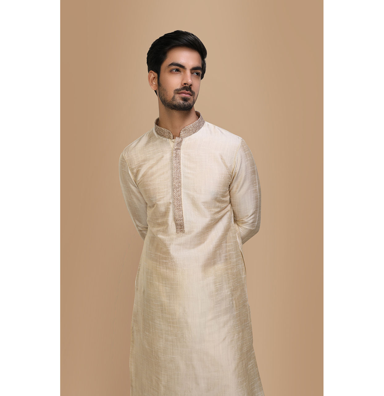 alt message - Manyavar Men Pista Plain Kurta Set With Contrast Collar And Placket image number 0