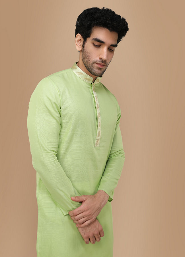 alt message - Manyavar Men Light Green Solid Kurta Set image number 0