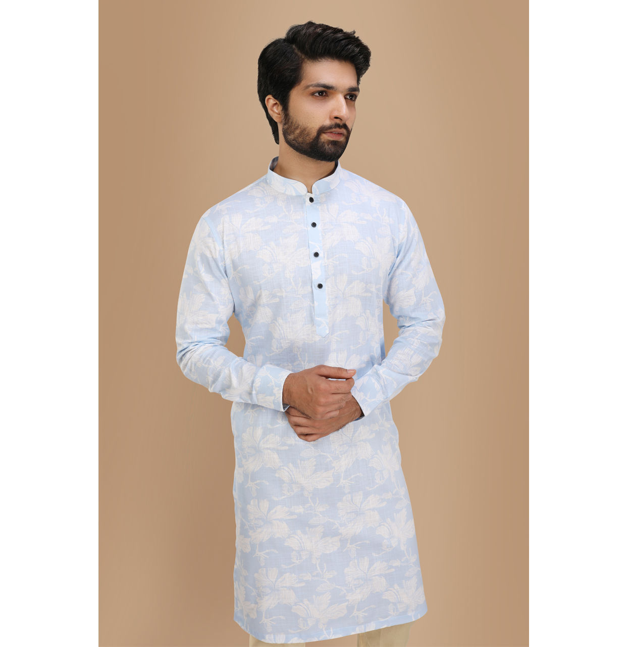 alt message - Manyavar Men Blue Floral Printed Kurta image number 0