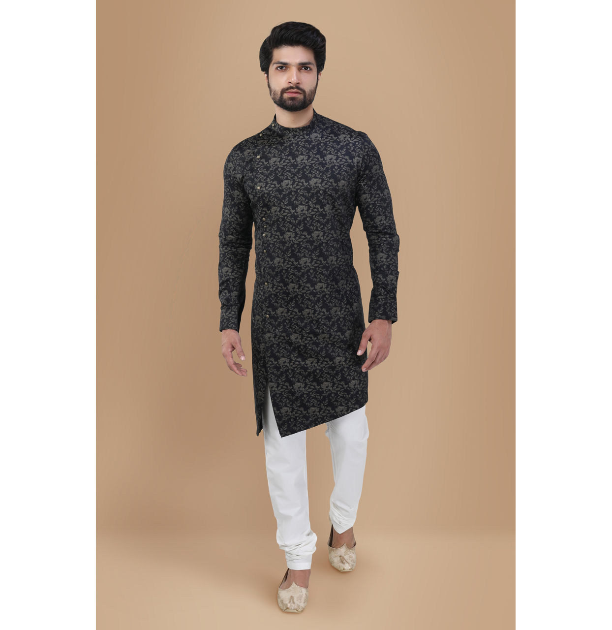 alt message - Manyavar Men Smoke Black Floral Print Kurta image number 1