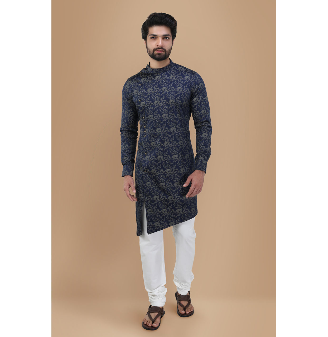 alt message - Manyavar Men Royal Blue Floral Print Kurta image number 1