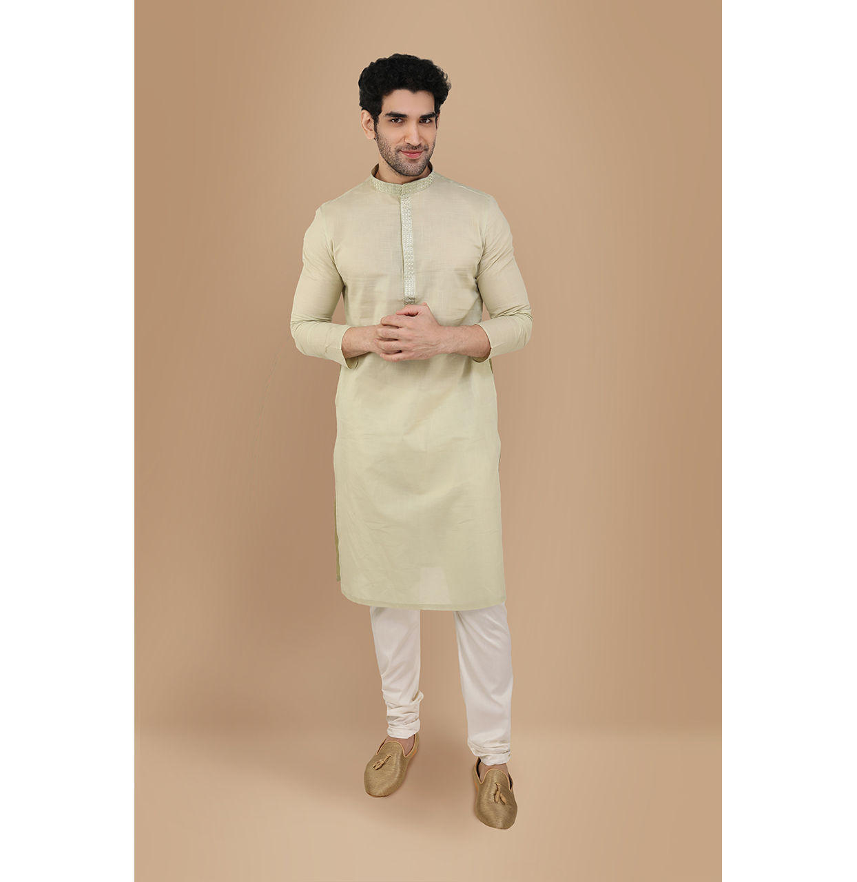 alt message - Manyavar Men Light Green Solid Kurta Set With Neck Detailing image number 0