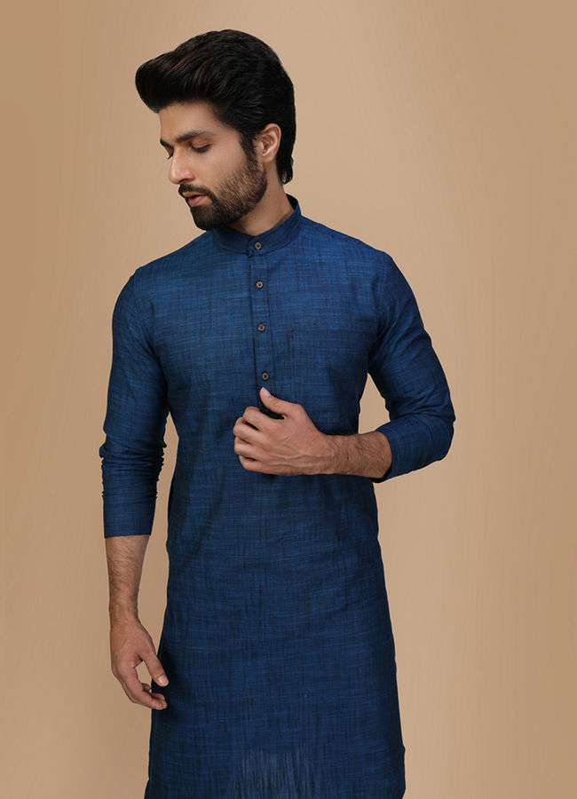 Manyavar Men Minimalist Blue Cotton Blend Kurta image number 0