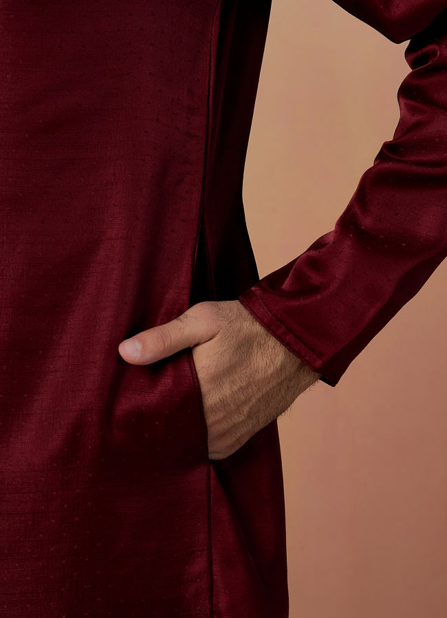 alt message - Manyavar Men Maroon Self Booti Kurta Pajama image number 2