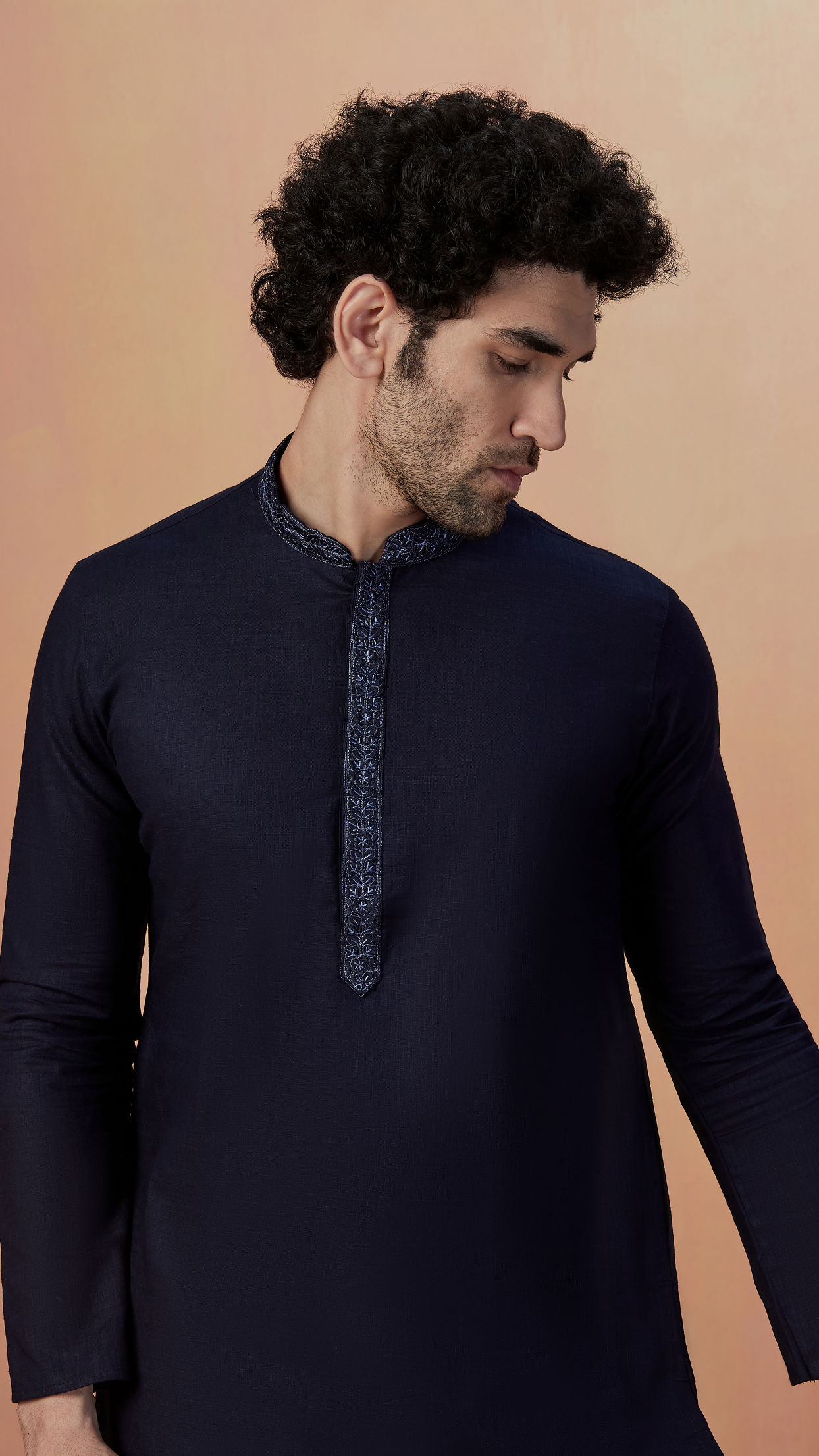 alt message - Manyavar Men Dark Naby Blue Plain Kurta Pajama image number 0