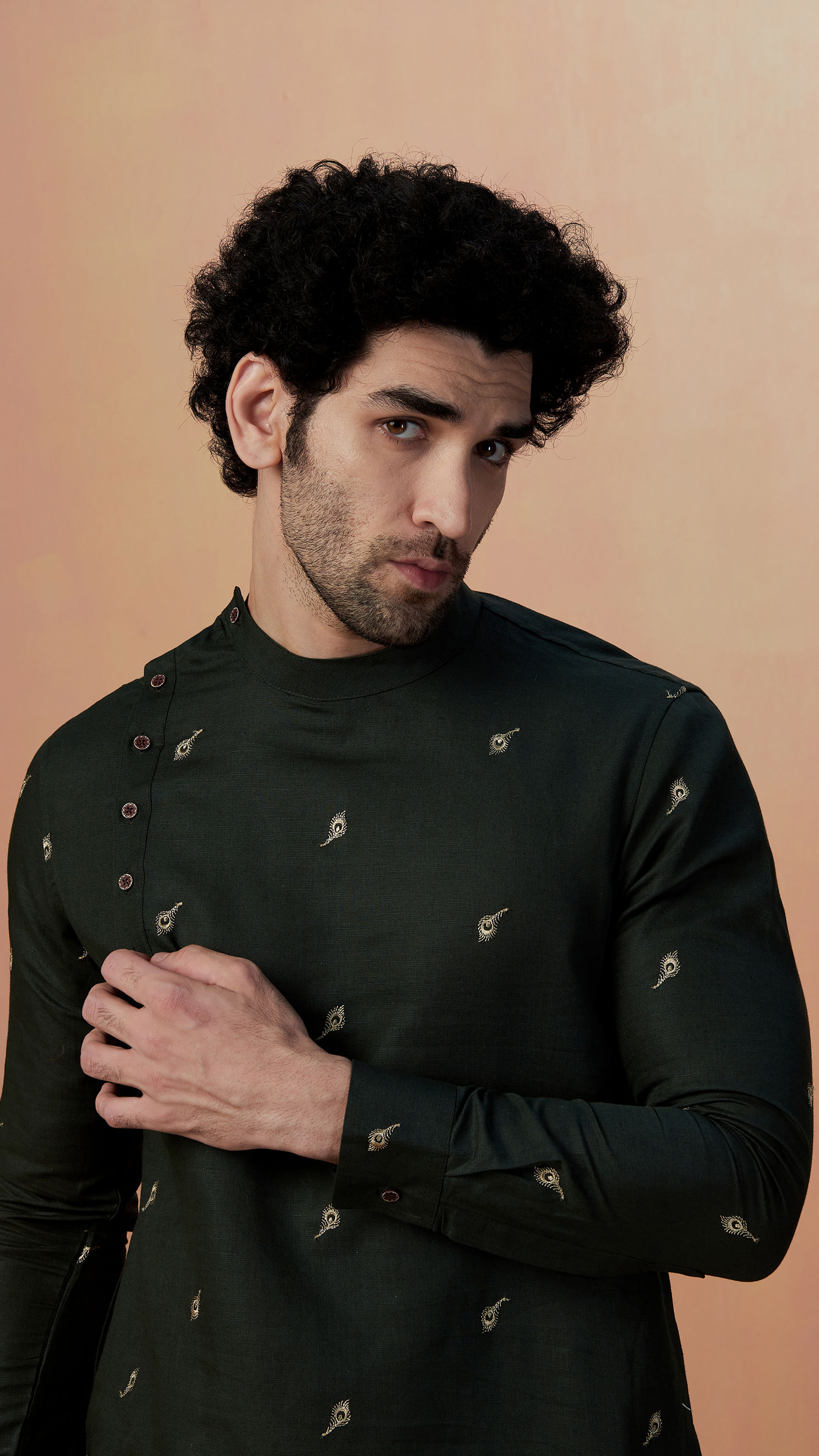 Manyavar Men Olive Green Embroidered Kurta