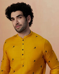 alt message - Manyavar Men Mustard Yellow Embroidered Short Kurta image number 0