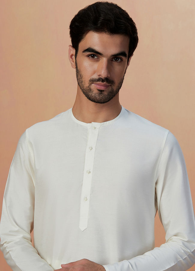 alt message - Manyavar Men White Plain Kurta image number 0